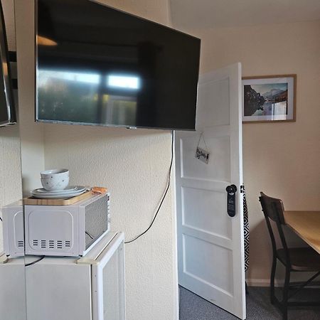 Double Bedroom Located Close To Manchester Airport Wythenshawe Eksteriør billede