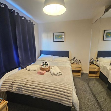 Double Bedroom Located Close To Manchester Airport Wythenshawe Eksteriør billede