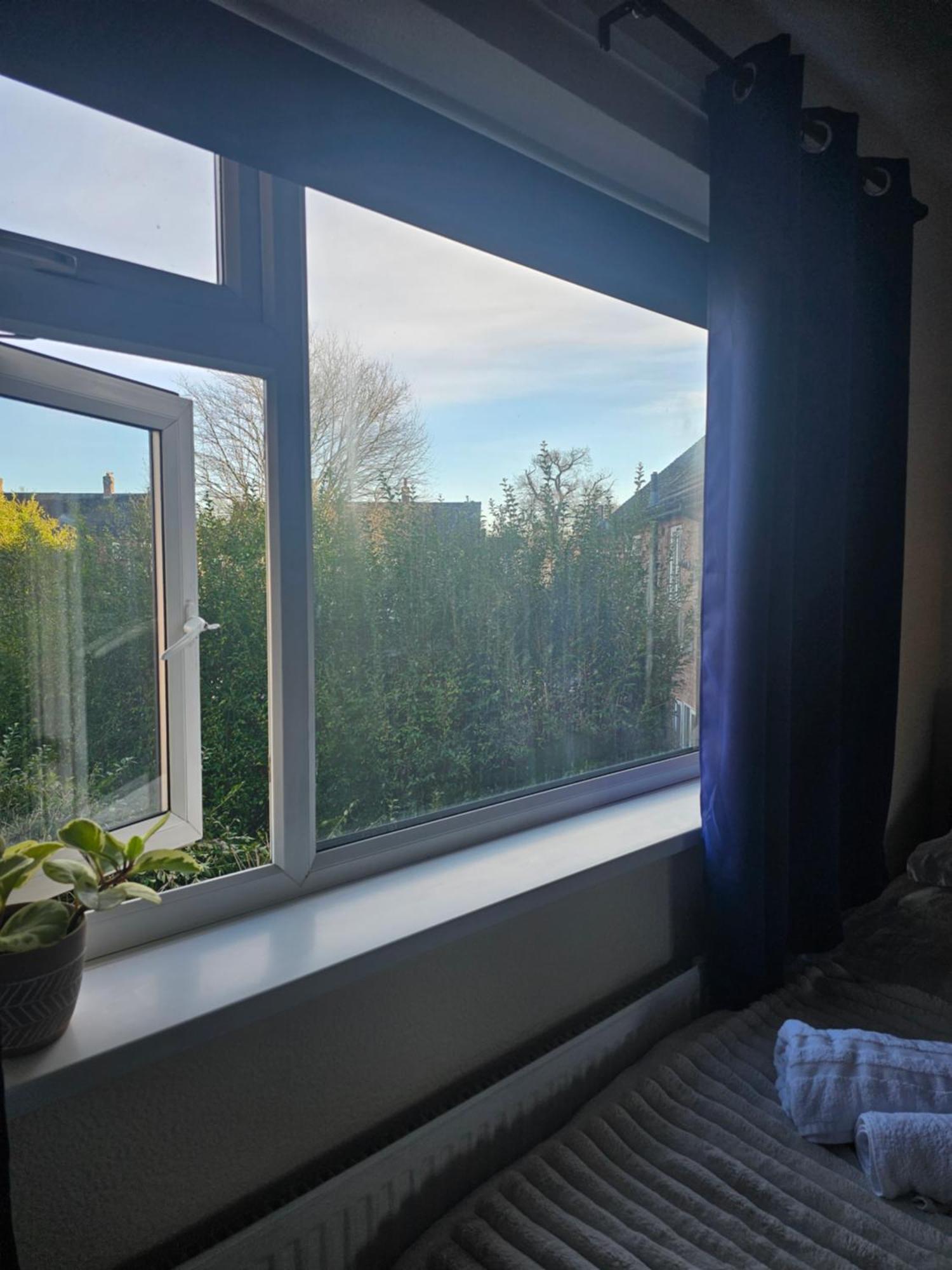 Double Bedroom Located Close To Manchester Airport Wythenshawe Eksteriør billede