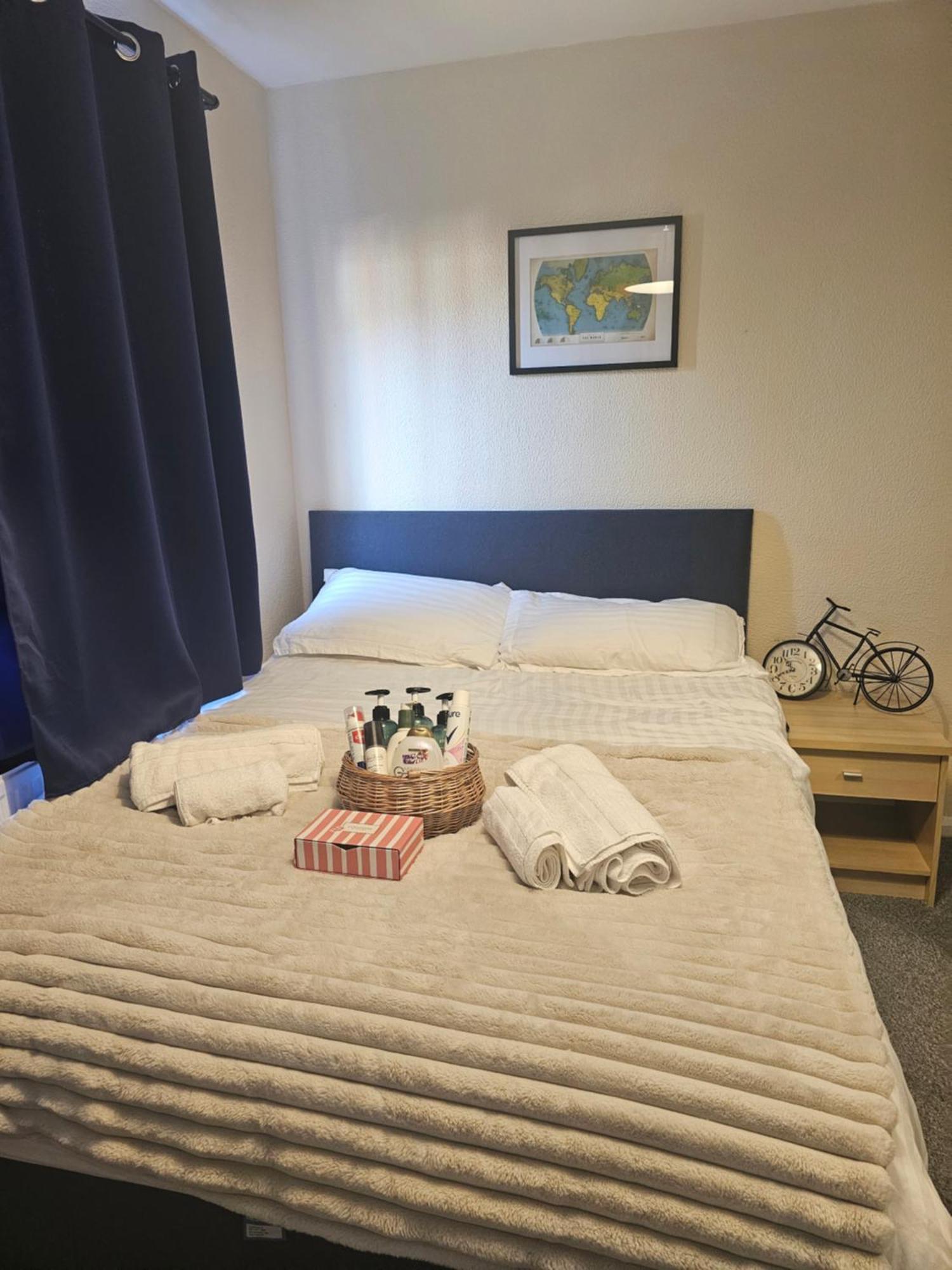 Double Bedroom Located Close To Manchester Airport Wythenshawe Eksteriør billede