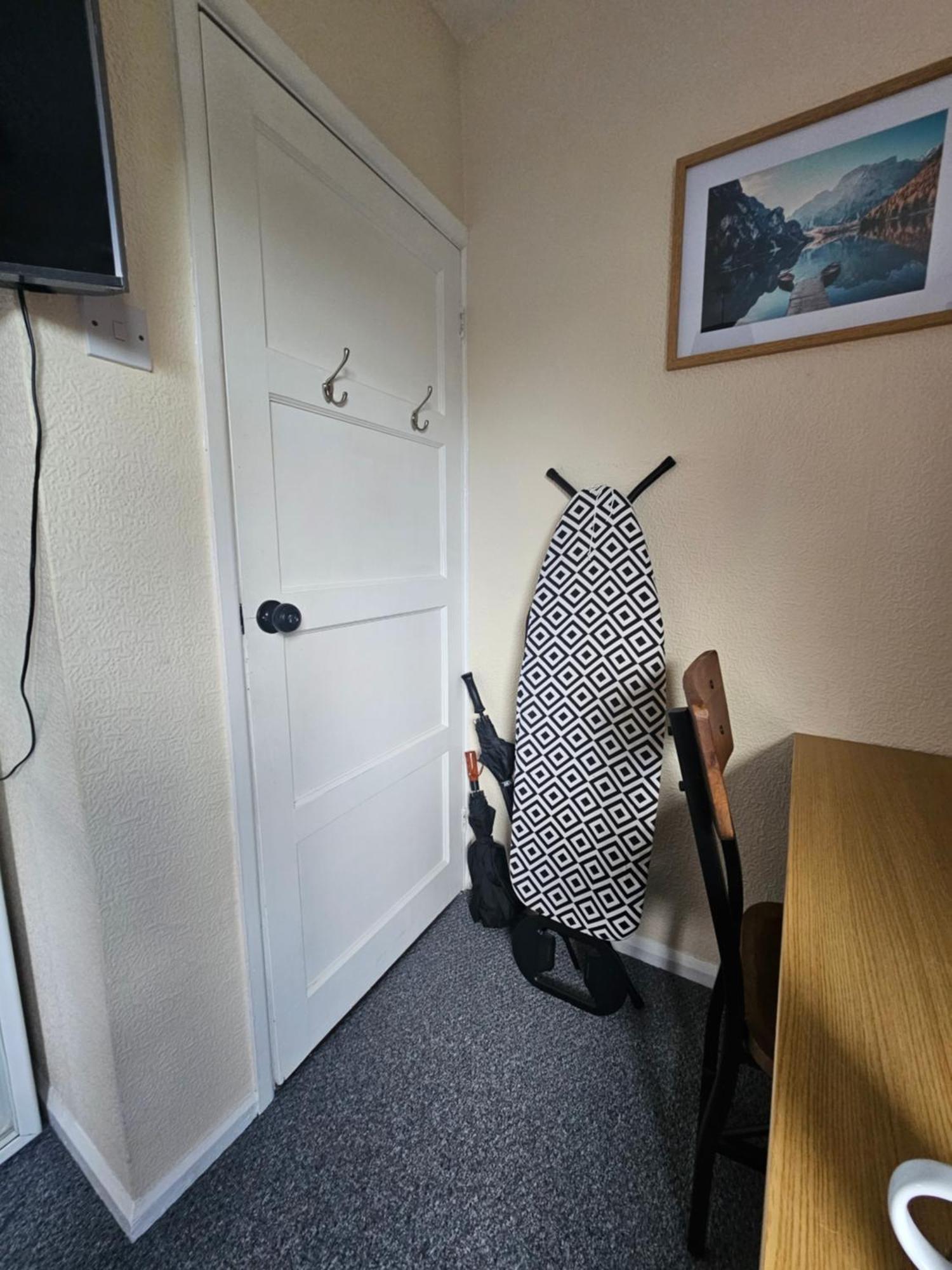 Double Bedroom Located Close To Manchester Airport Wythenshawe Eksteriør billede